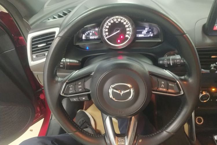 Used Mazda CX-4 2018 2.0L Automatic Two-Wheel Drive Blue Sky Premium Upgrade Version China VI Standard Steering Wheel