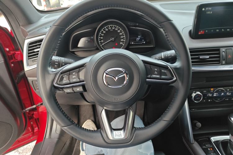 Used Mazda CX-4 2018 2.0L Automatic Two-Wheel Drive Blue Sky Premium Upgrade Version China VI Standard Steering Wheel