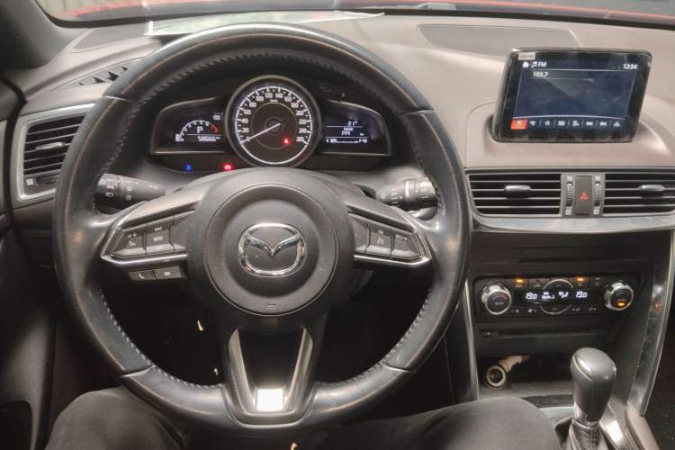 Used Mazda CX-4 2018 2.0L Automatic Two-Wheel Drive Blue Sky Premium Upgrade Version China V Standard Steering Wheel