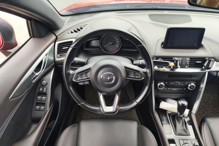 Used Mazda CX-4 2018 2.0L Automatic Two-Wheel Drive Blue Sky Premium Upgrade Version China V Standard Steering Wheel