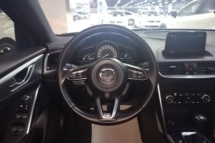 Used Mazda CX-4 2018 2.0L Automatic Two-Wheel Drive Blue Sky Premium Upgrade Version China VI Standard Steering Wheel