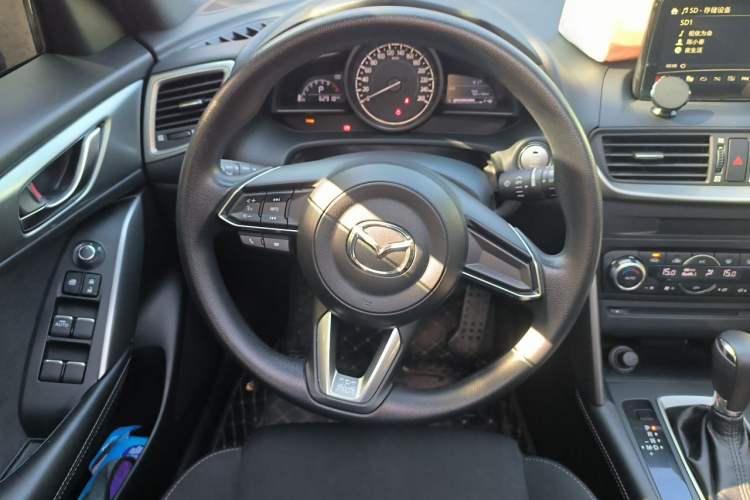Used Mazda CX-4 2018 2.0L Automatic Two-Wheel Drive Blue Sky Exploration Version China V Standard Steering Wheel