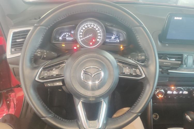 Used Mazda CX-4 2018 2.0L Automatic Two-Wheel Drive Blue Sky Premium Upgrade Version China VI Standard Steering Wheel