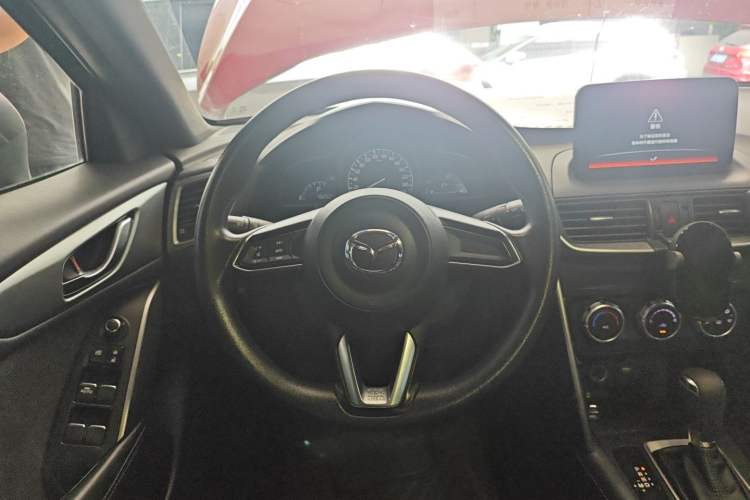 Used Mazda CX-4 2018 2.0L Automatic Two-Wheel Drive Blue Sky Dynamic Version China VI Standard Steering Wheel