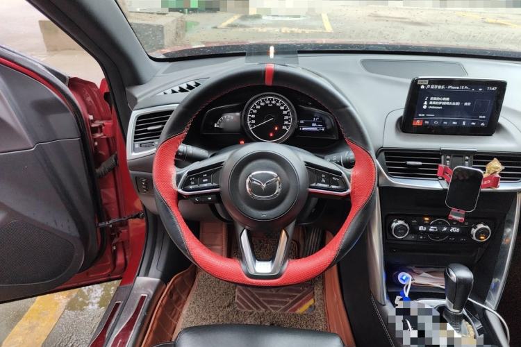 Used Mazda CX-4 2018 2.0L Automatic Two-Wheel Drive Blue Sky Premium Upgrade Version China VI Standard Steering Wheel