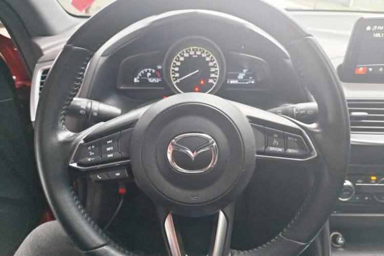 Used Mazda CX-4 2018 2.0L Automatic Two-Wheel Drive Blue Sky Premium Upgrade Version China VI Standard Steering Wheel