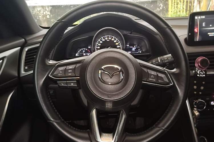 Used Mazda CX-4 2018 2.0L Automatic Two-Wheel Drive Blue Sky Premium Upgrade Version China V Standard Steering Wheel