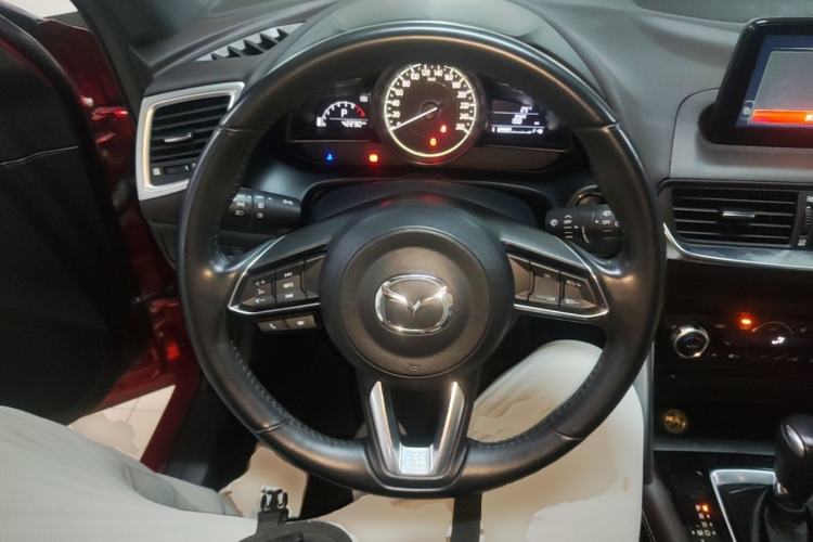 Used Mazda CX-4 2018 2.0L Automatic Two-Wheel Drive Blue Sky Premium Upgrade Version China V Standard Steering Wheel