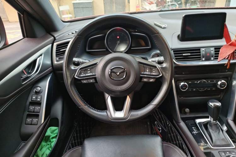 Used Mazda CX-4 2018 2.5L Automatic 4x4 Bluelight Fearless Edition China V Standard Steering Wheel