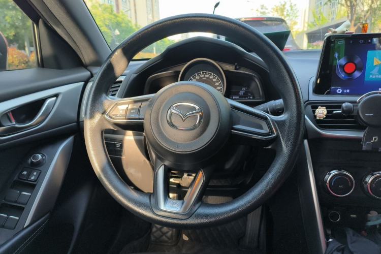 Used Mazda CX-4 2018 2.0L Automatic Two-Wheel Drive Blue Sky Dynamic Version China VI Standard Steering Wheel