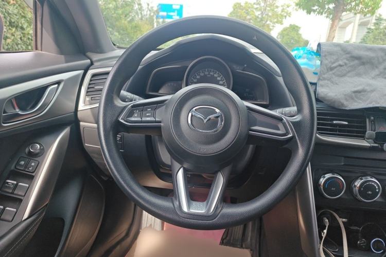 Used Mazda CX-4 2018 2.0L Manual Two-Wheel Drive Blue Sky Dynamic Edition China V Standard Steering Wheel