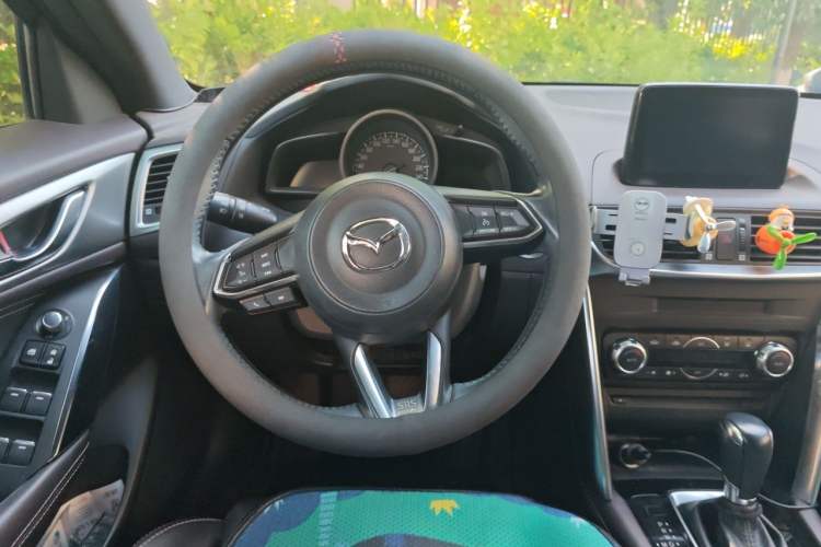Used Mazda CX-4 2018 2.0L Automatic Two-Wheel Drive Blue Sky Premium Upgrade Version China VI Standard Steering Wheel