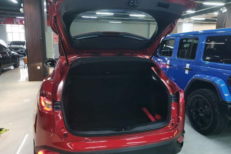 Used Mazda CX-4 2018 2.0L Automatic Two-Wheel Drive Blue Sky Dynamic Version China VI Standard Trunk