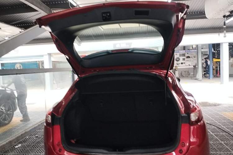 Used Mazda CX-4 2018 2.0L Automatic Two-Wheel Drive Blue Sky Exploration Version China V Standard Trunk
