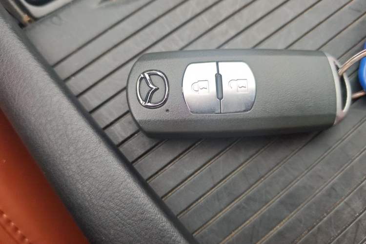 Used Mazda CX-4 2018 2.0L Automatic Two-Wheel Drive Blue Sky Dynamic Version China V Standard Vehicle Key