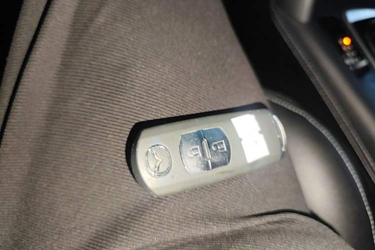 Used Mazda CX-4 2018 2.0L Automatic Two-Wheel Drive Blue Sky Dynamic Version China V Standard Vehicle Key
