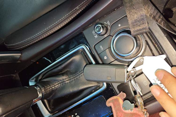 Used Mazda CX-4 2018 2.0L Automatic Two-Wheel Drive Blue Sky Luxury Edition Vehicle Key