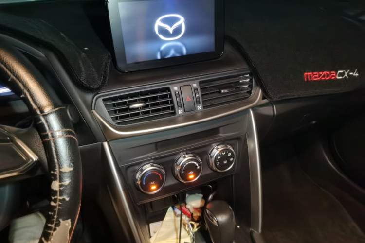 Used Mazda CX-4 2018 2.0L Automatic Two-Wheel Drive Blue Sky Dynamic Version China VI Standard Audio And AC Panel