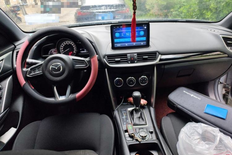 Used Mazda CX-4 2018 2.0L Automatic Two-Wheel Drive Blue Sky Dynamic Version China V Standard Center Console