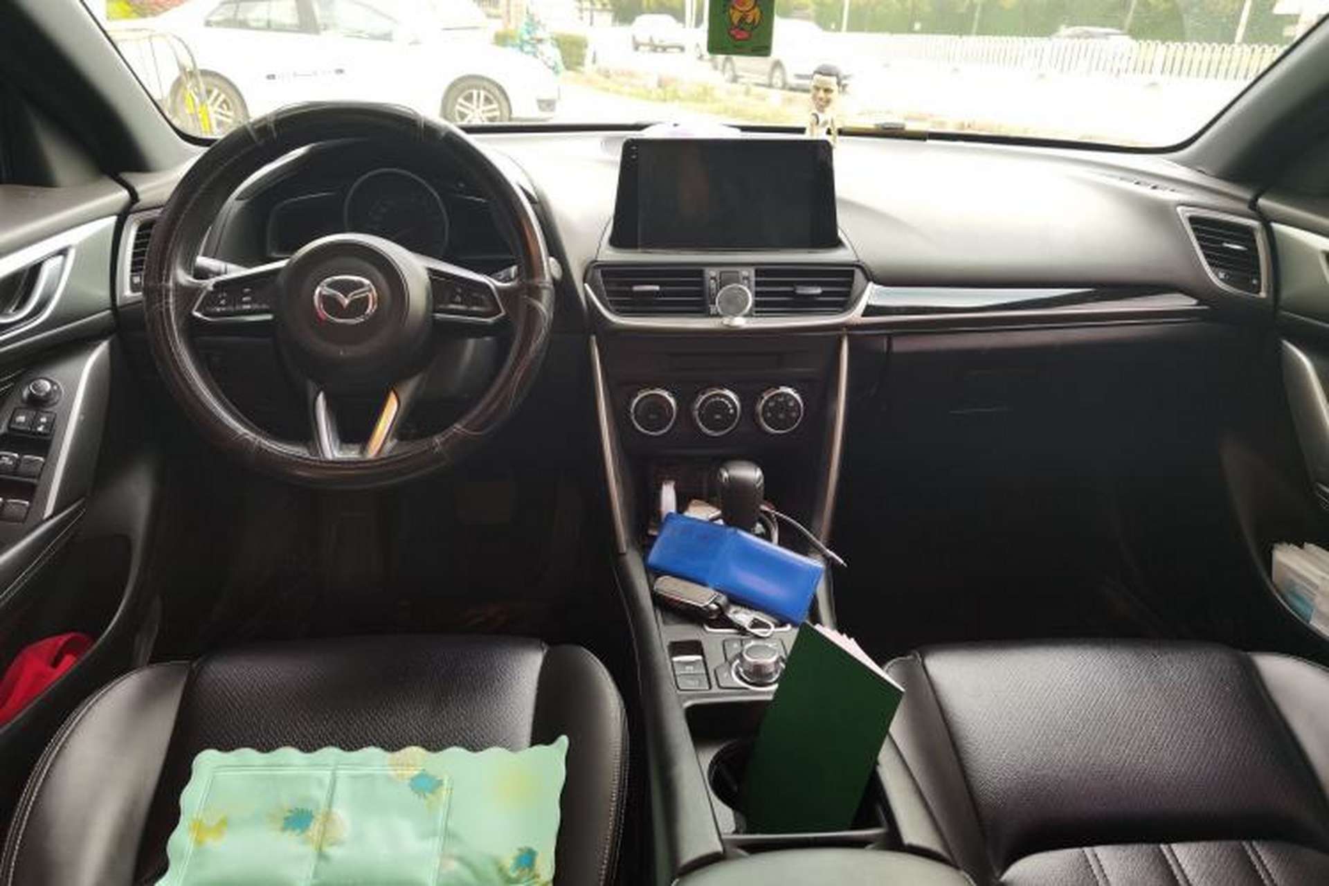 Used Mazda CX-4 2018 2.0L Automatic Two-Wheel Drive Blue Sky Dynamic Version China V Standard Center Console