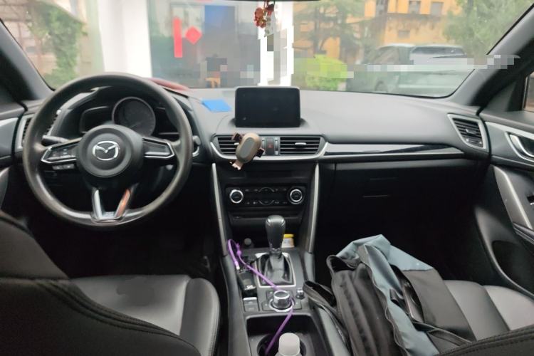 Used Mazda CX-4 2018 2.0L Automatic Two-Wheel Drive Blue Sky Exploration Version China V Standard Center Console