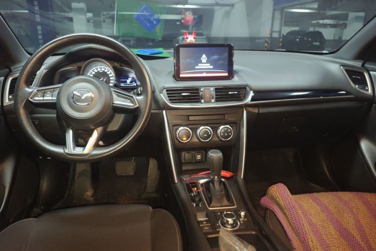 Used Mazda CX-4 2018 2.0L Automatic Two-Wheel Drive Blue Sky Dynamic Version China V Standard Center Console