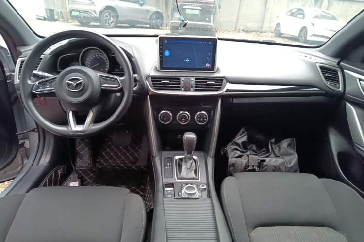 Used Mazda CX-4 2018 2.0L Automatic Two-Wheel Drive Blue Sky Dynamic Version China V Standard Center Console