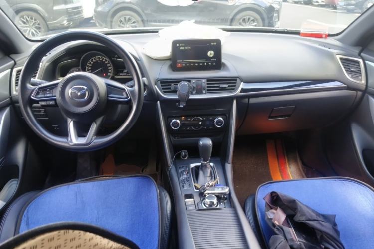 Used Mazda CX-4 2018 2.0L Automatic Two-Wheel Drive Blue Sky Exploration Version China V Standard Center Console