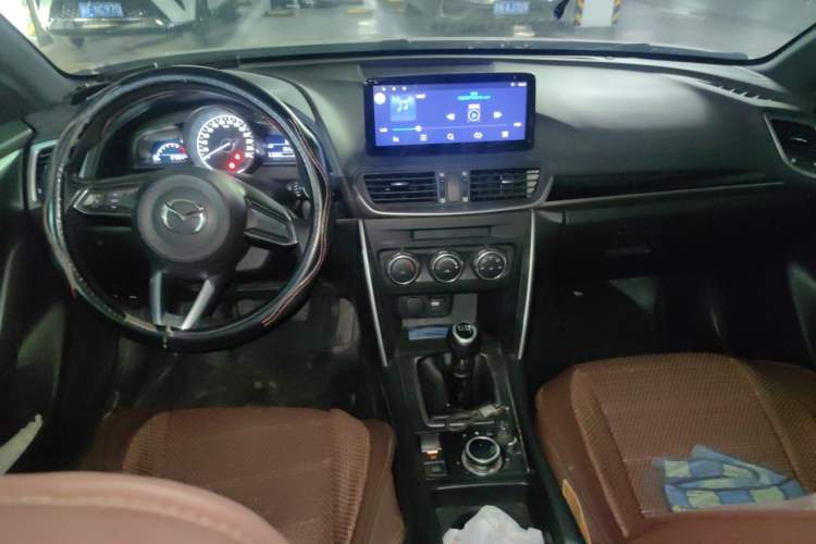 Used Mazda CX-4 2018 2.0L Manual Two-Wheel Drive Blue Sky Dynamic Edition China V Standard Center Console