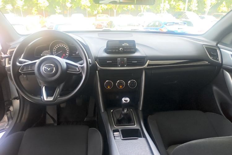 Used Mazda CX-4 2018 2.0L Manual Two-Wheel Drive Blue Sky Dynamic Edition China V Standard Center Console
