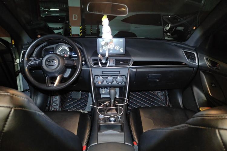 Used Mazda CX-4 2018 2.0L Automatic Two-Wheel Drive Blue Sky Dynamic Version China V Standard Center Console