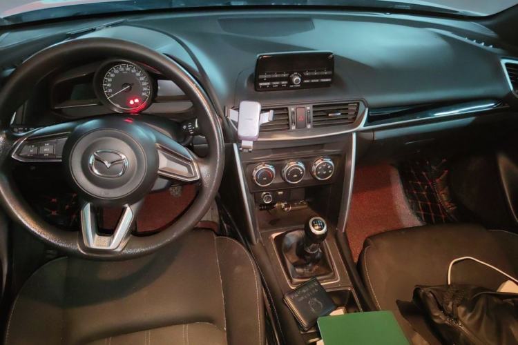 Used Mazda CX-4 2018 2.0L Manual Two-Wheel Drive Blue Sky Dynamic Edition China V Standard Center Console