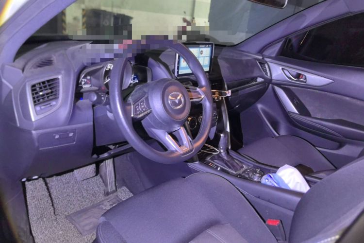 Used Mazda CX-4 2018 2.0L Automatic Two-Wheel Drive Blue Sky Dynamic Version China V Standard Center Console