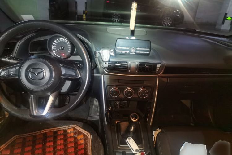 Used Mazda CX-4 2018 2.0L Manual Two-Wheel Drive Blue Sky Dynamic Edition China V Standard Center Console