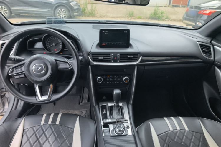 Used Mazda CX-4 2018 2.0L Automatic Two-Wheel Drive Blue Sky Exploration Version China V Standard Center Console