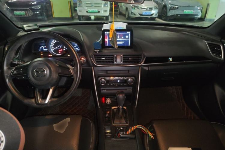 Used Mazda CX-4 2018 2.0L Automatic Two-Wheel Drive Blue Sky Exploration Version China V Standard Center Console