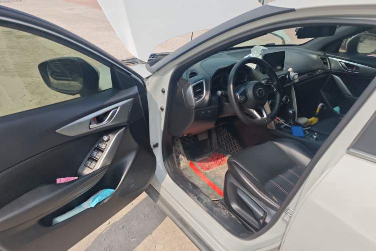Used Mazda CX-4 2018 2.0L Automatic Two-Wheel Drive Blue Sky Dynamic Version China VI Standard Driver Seat