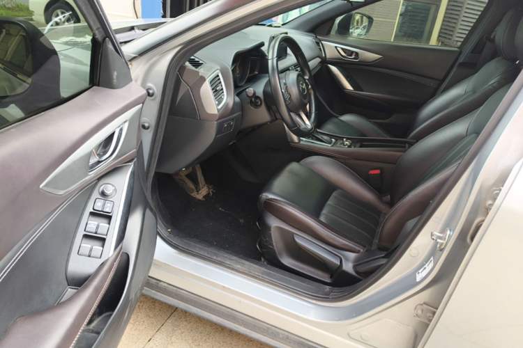 Used Mazda CX-4 2018 2.0L Automatic Two-Wheel Drive Blue Sky Luxury Edition Driver Seat