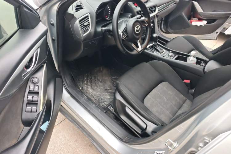 Used Mazda CX-4 2018 2.0L Automatic 2WD Blue Sky Exploration Edition China VI Standard Driver Seat