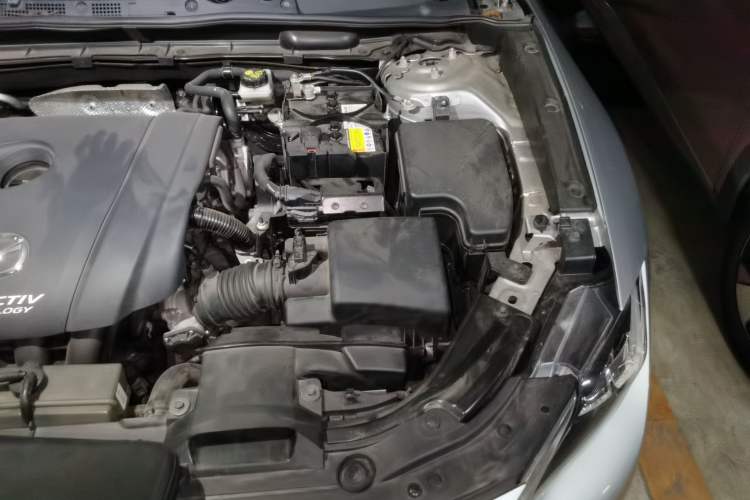 Used Mazda CX-4 2018 2.0L Automatic Two-Wheel Drive Blue Sky Dynamic Version China VI Standard Engine Bay Left
