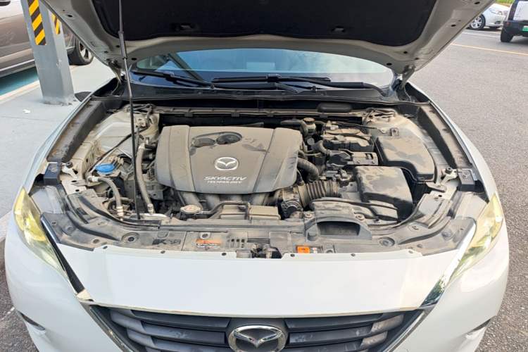 Used Mazda CX-4 2018 2.0L Manual Two-Wheel Drive Blue Sky Dynamic Edition China V Standard Engine Bay