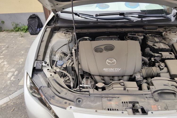 Used Mazda CX-4 2018 2.0L Automatic Two-Wheel Drive Blue Sky Dynamic Version China VI Standard Engine Bay Right