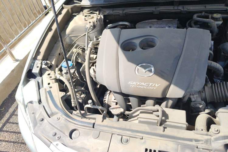 Used Mazda CX-4 2018 2.0L Automatic Two-Wheel Drive Blue Sky Dynamic Version China VI Standard Engine Bay Right