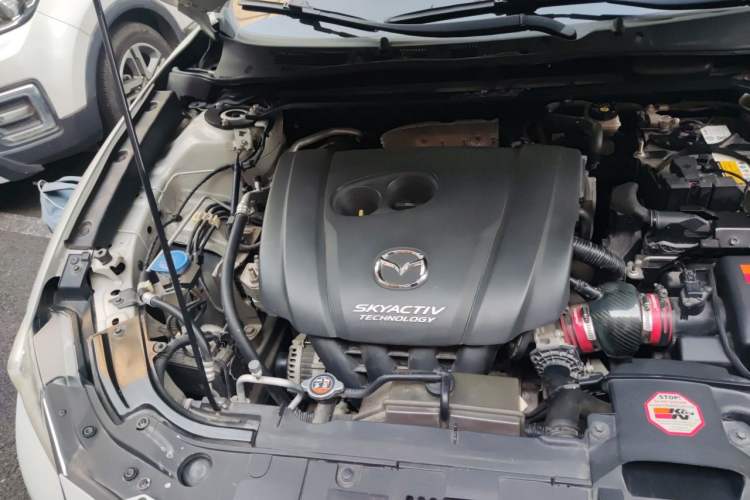 Used Mazda CX-4 2018 2.0L Automatic Two-Wheel Drive Blue Sky Dynamic Version China V Standard Engine Bay Right