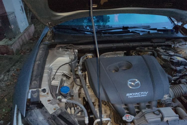 Used Mazda CX-4 2018 2.0L Automatic Two-Wheel Drive Blue Sky Dynamic Version China V Standard Engine Bay Right
