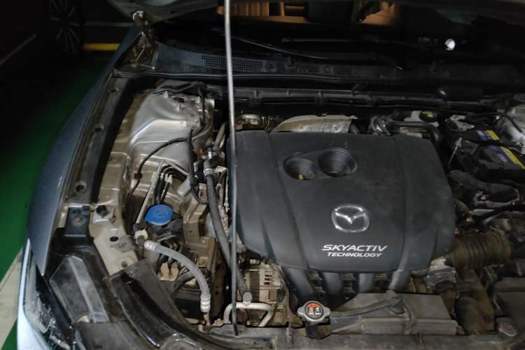 Used Mazda CX-4 2018 2.0L Automatic Two-Wheel Drive Blue Sky Dynamic Version China V Standard Engine Bay Right