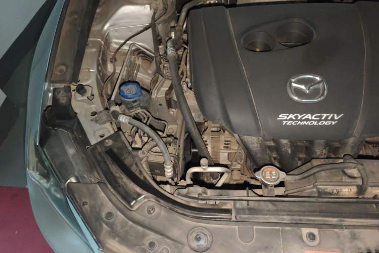 Used Mazda CX-4 2018 2.0L Automatic Two-Wheel Drive Blue Sky Dynamic Version China VI Standard Engine Bay Right