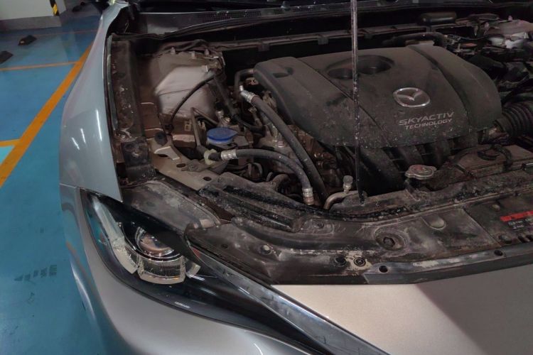 Used Mazda CX-4 2018 2.0L Manual Two-Wheel Drive Blue Sky Dynamic Edition China V Standard Engine Bay Right