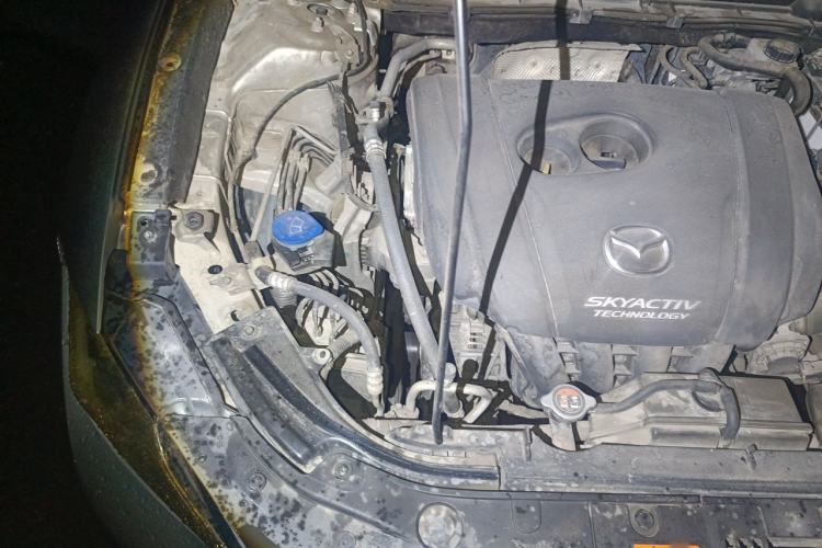 Used Mazda CX-4 2018 2.0L Automatic Two-Wheel Drive Blue Sky Dynamic Version China V Standard Engine Bay Right