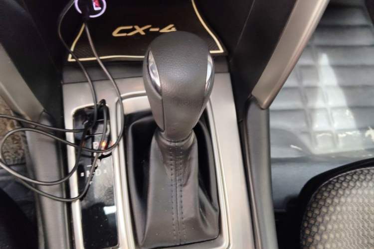 Used Mazda CX-4 2018 2.0L Automatic Two-Wheel Drive Blue Sky Dynamic Version China VI Standard Gear Lever
